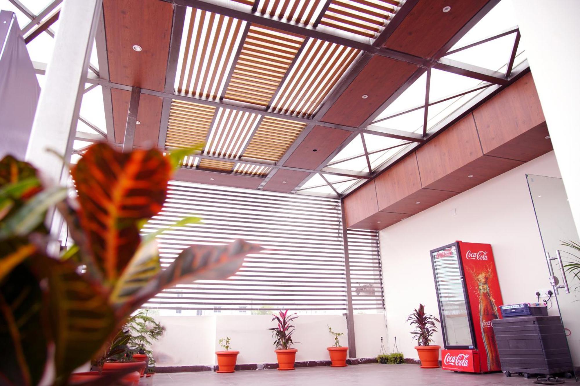 Sunshine Residency Hotell Mancherāl Exteriör bild